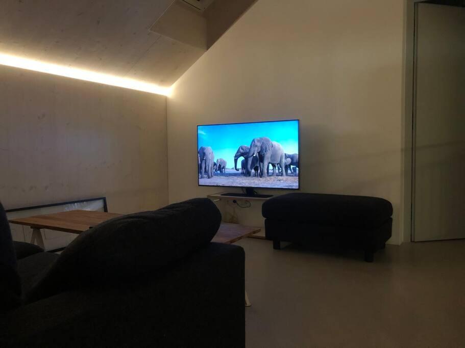 מאוראך Urban Mountain Chalet With Lake View מראה חיצוני תמונה